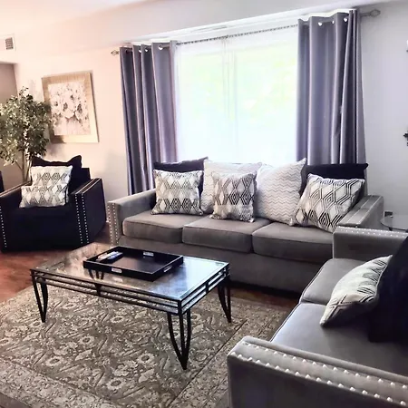Inviting Condo In Central Raleigh